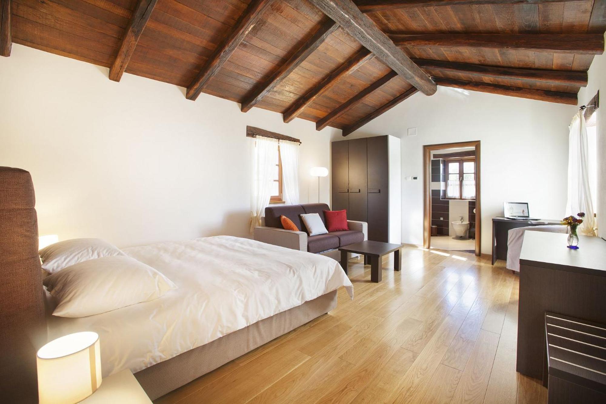 Villa Poropati, Groznjan, Istria - Luxury Countryside Estate For Up To 19 Persons - Large Pool Of 80M2 With Kids Section Экстерьер фото